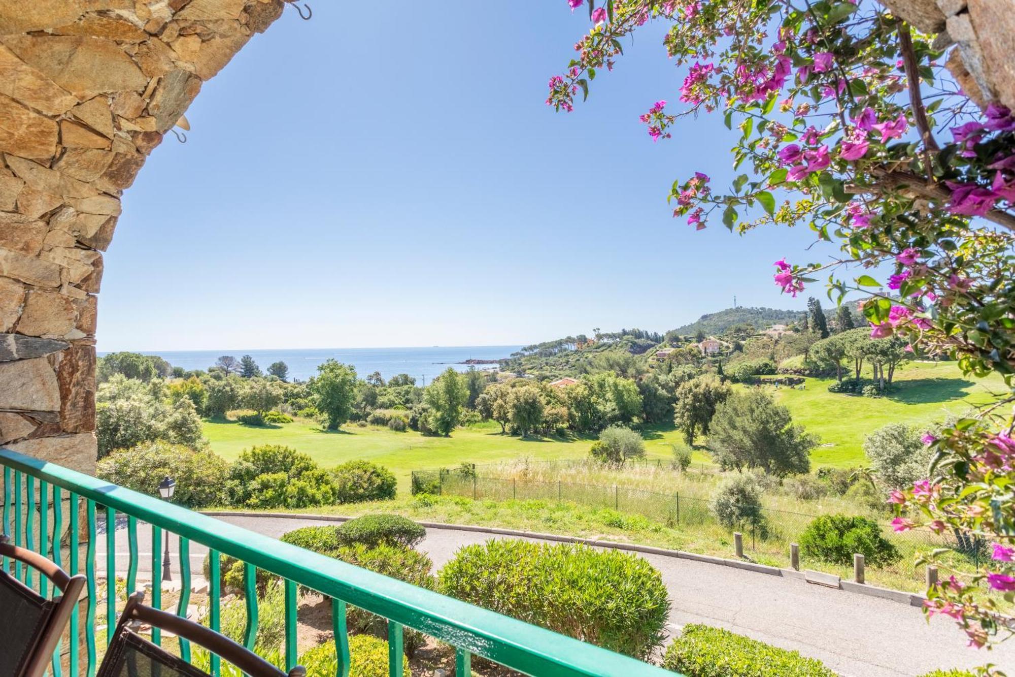 Village Pierre & Vacances Cap Esterel - Saint Raphael Village Экстерьер фото